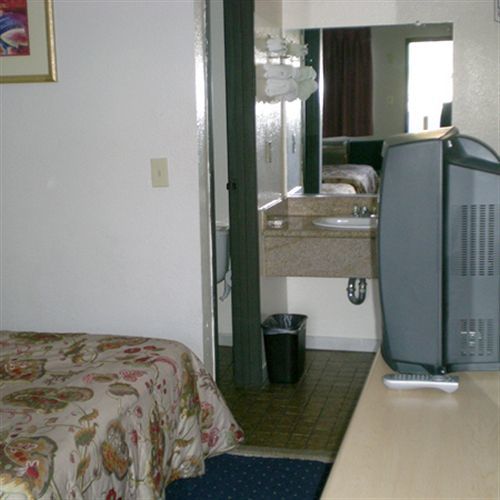 Crown Lodge Motel Oakland Room photo