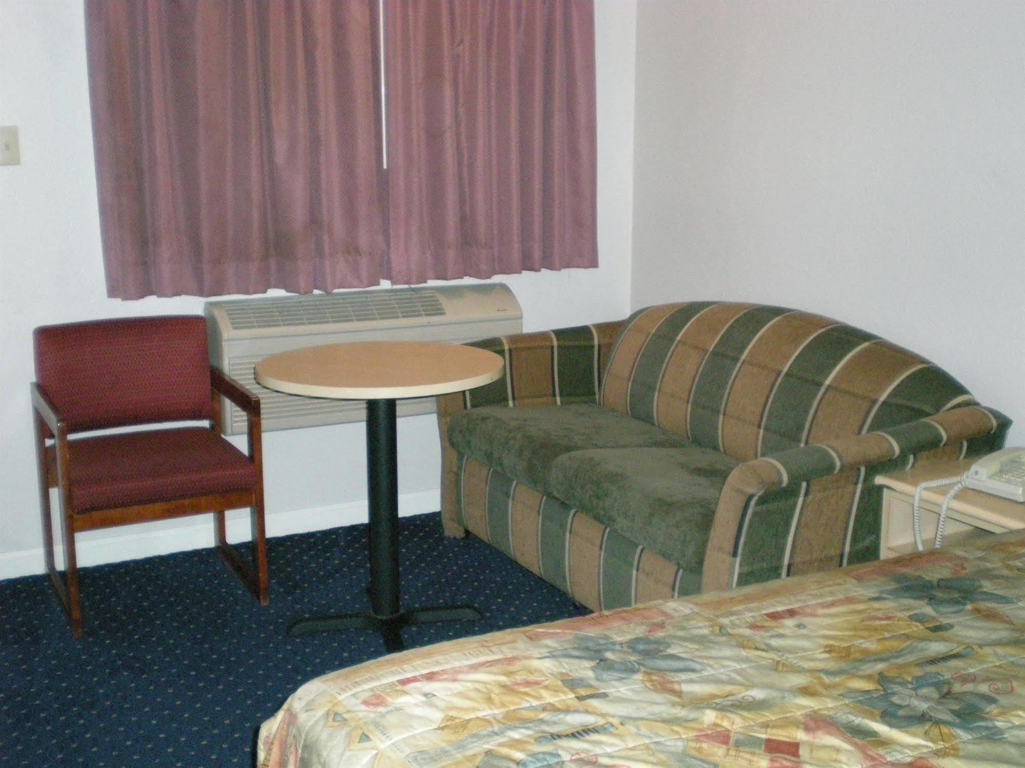 Crown Lodge Motel Oakland Room photo