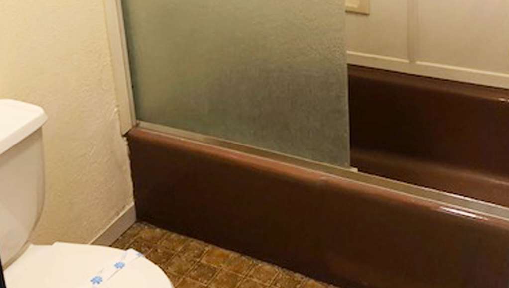Crown Lodge Motel Oakland Room photo