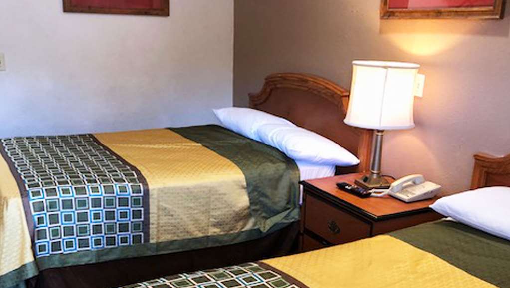 Crown Lodge Motel Oakland Room photo