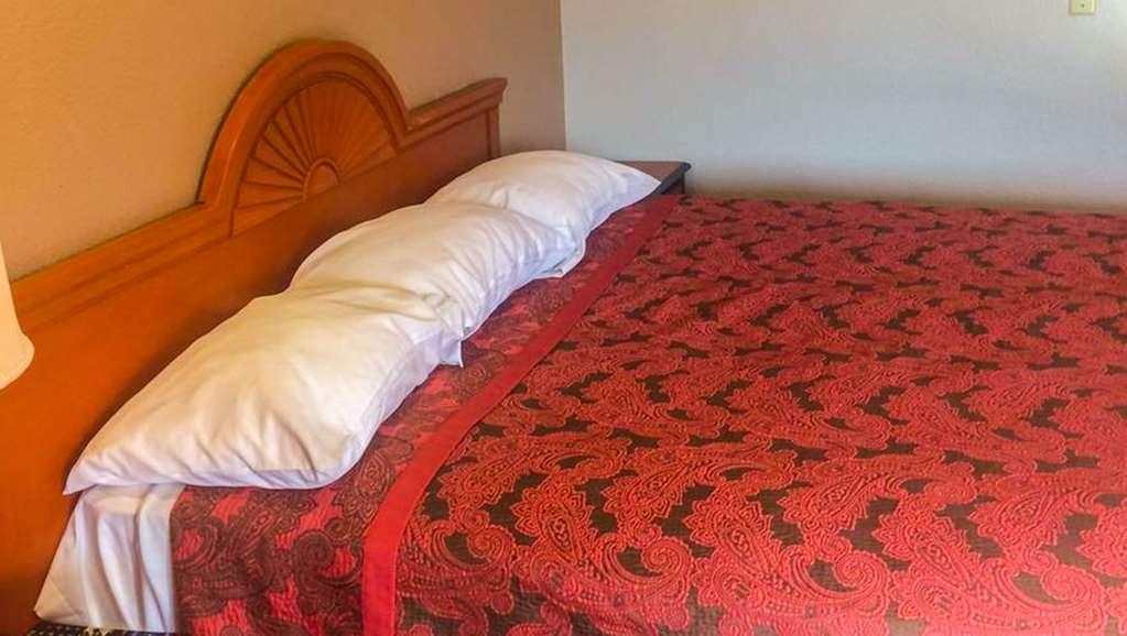 Crown Lodge Motel Oakland Room photo