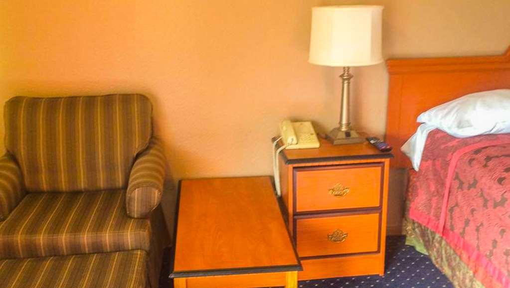 Crown Lodge Motel Oakland Room photo