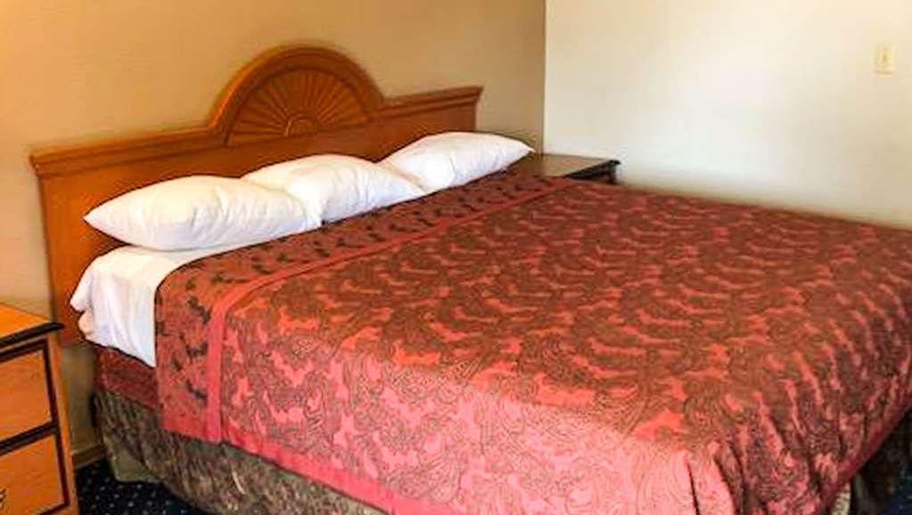 Crown Lodge Motel Oakland Room photo