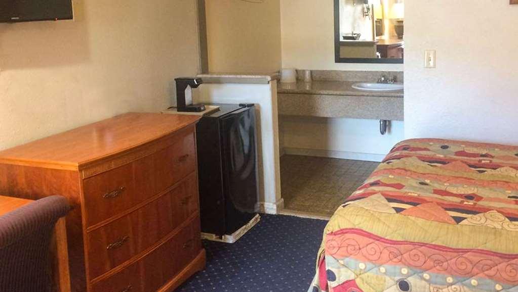 Crown Lodge Motel Oakland Room photo